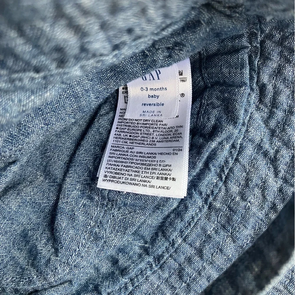 Baby Gap Shortie Set Size 0-3 Months Blue Floral Chambray Romper Hat 2 pc Outfit